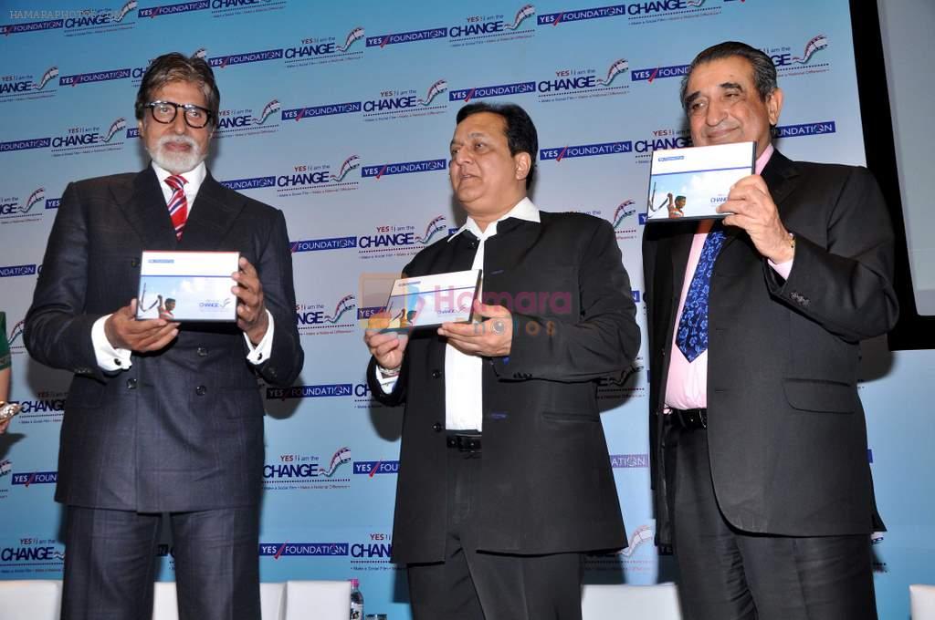 Amitabh Bachchan at Yes Bank Awards event in Mumbai on 1st Oct 2013