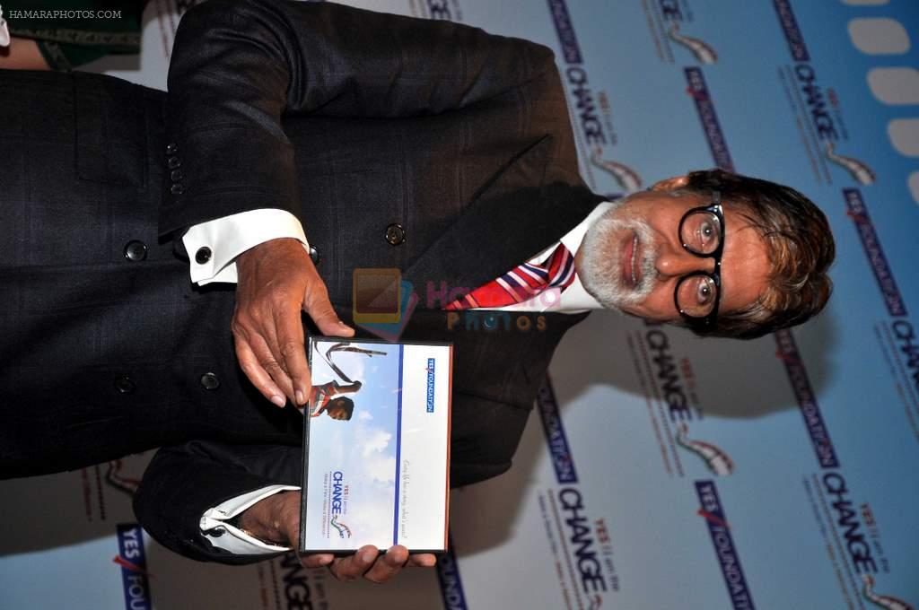 Amitabh Bachchan at Yes Bank Awards event in Mumbai on 1st Oct 2013