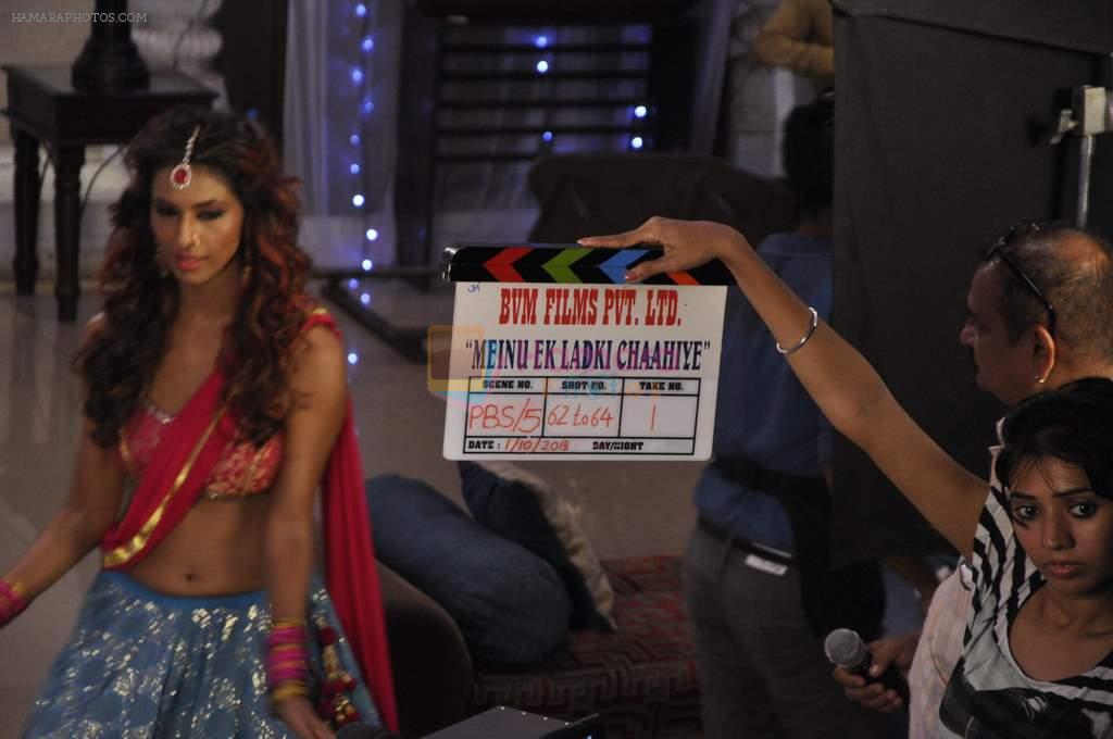 Sandhya Shetty's item song shoot for Meinu Ek Ladki Chhahiye in Future Studio, Mumbai on 1st Oct 2013