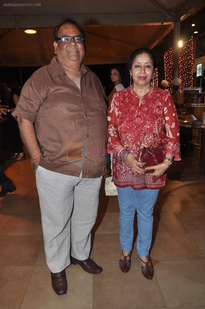 Satish Kaushik at Poonam Dhillon's sister Rishma Pai's birthday in Blue Sea, Mumbai on 2nd Oct 2013
