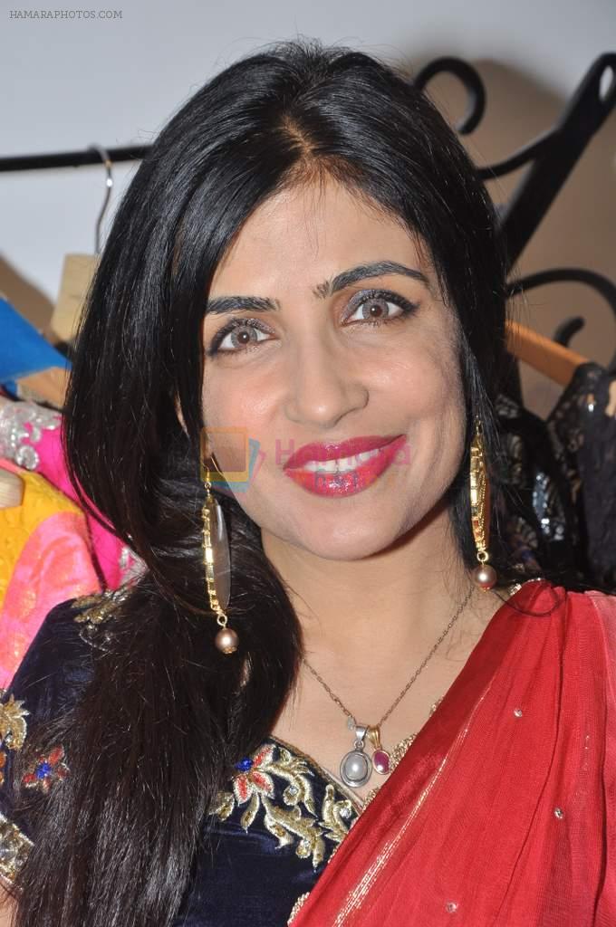 Shibani Kashyap at Zanaya Couture store in Kemps Corner, Mumbai on 6th Oct 2013