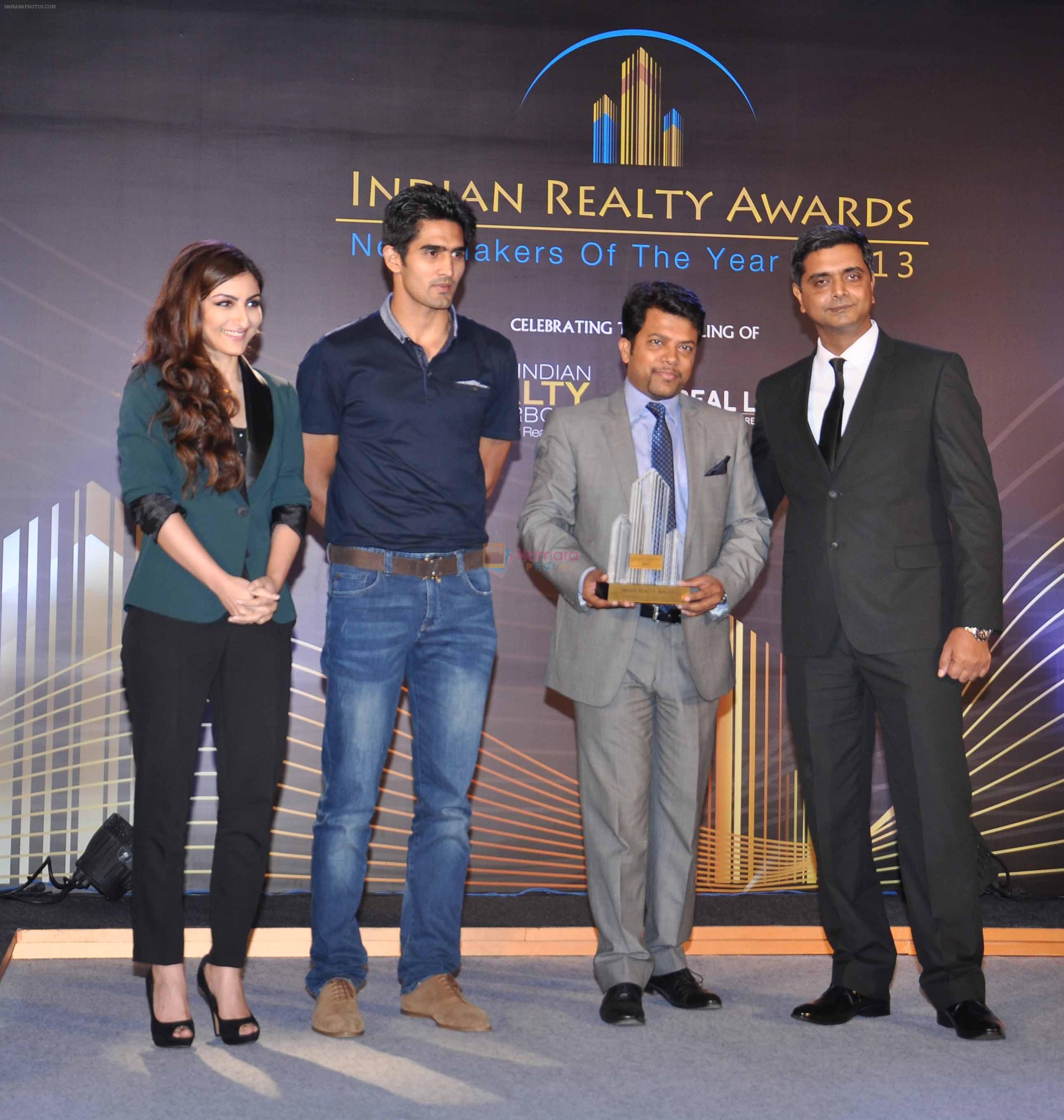 Soha Ali Khan, Vijender Singh launch India Realty Yearbook & Real Leaders at The premier Indian Realty Awards 2013 in New Delhi on 8th Oct 2013