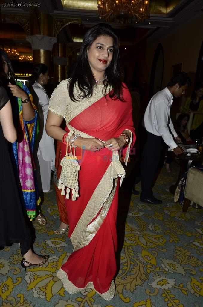 at Abu Jani's The Golden Peacock show for Sahachari Foundation in Mumbai on 7th Oct 2013
