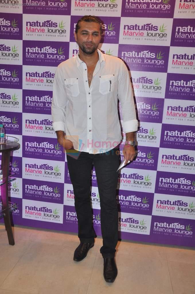 Chetan Hansraj at Naturals Spa Launch in Bandra, Mumbai on 9th Oct 2013