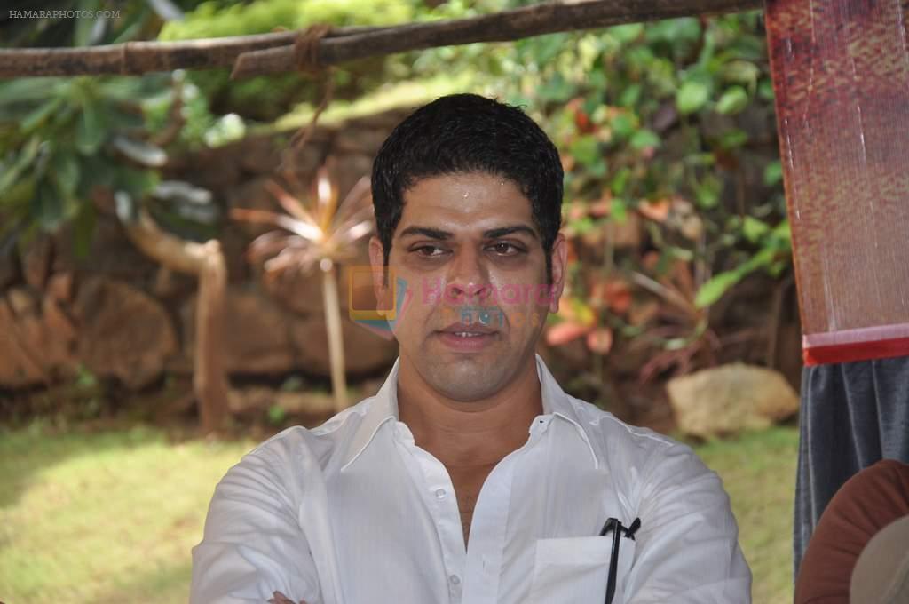 Murli Sharma at the Mahurat of the film Desi Kattey in Madh Island on 9th Oct 2013