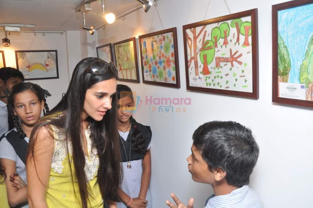 Tara Sharma at Painting exhibition by children of Salaam Bombay in Mumbai on 9th Oct 2013