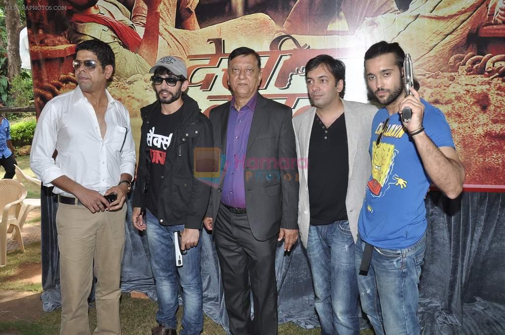 Jay Bhanushali, Akhil Kapur, Murli Sharma at the Mahurat of the film Desi Kattey in Madh Island on 9th Oct 2013