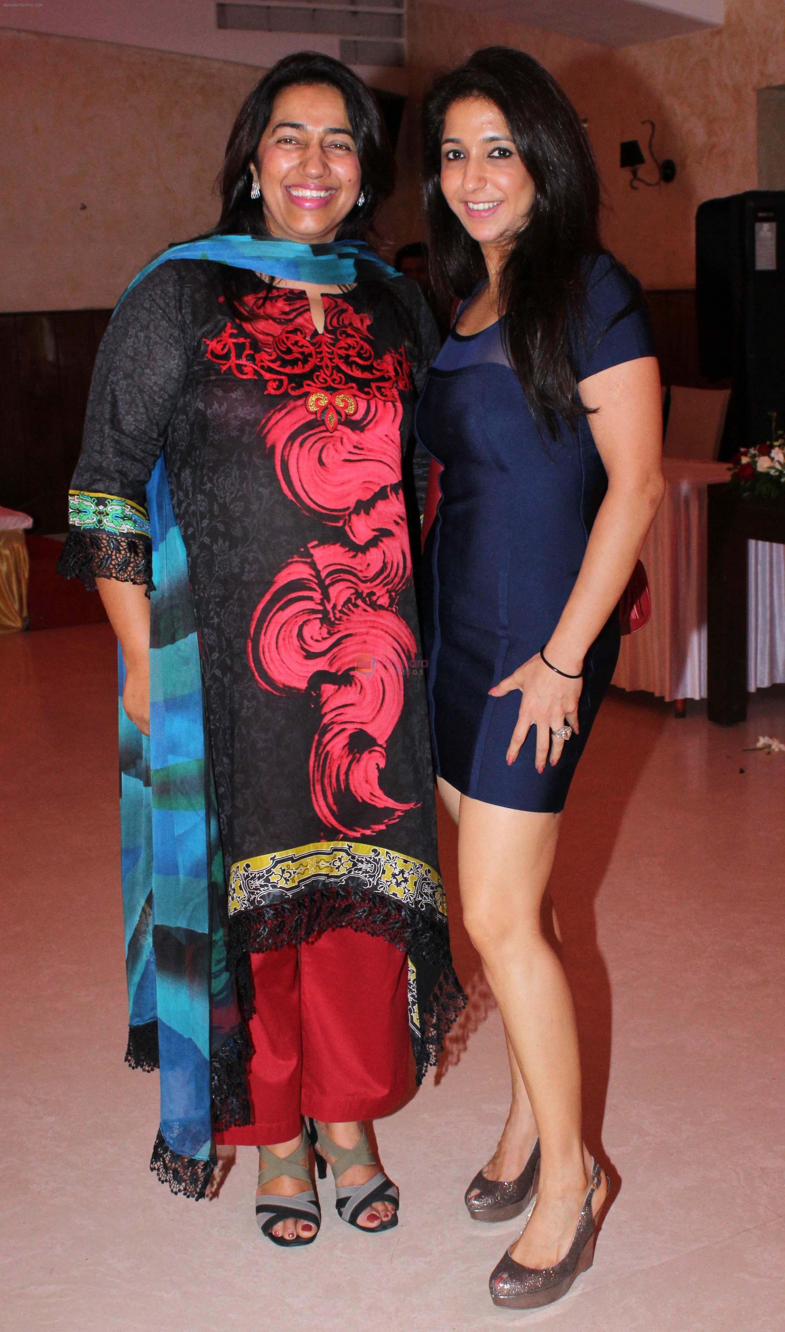 Anu ranjan and krishika Lulla at Anu Ranjan B_Day Party in Club Milennium on 9th Oct 2013