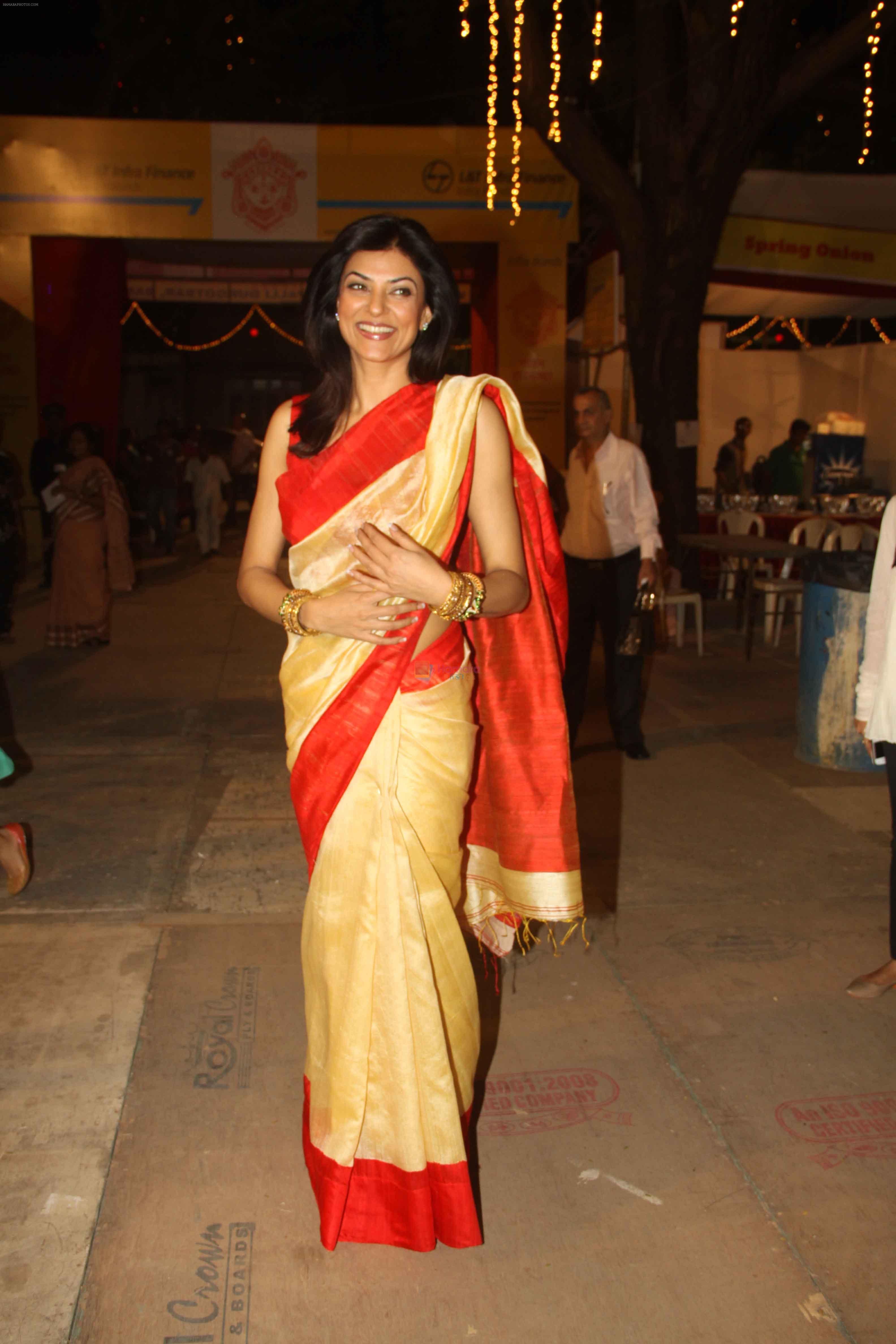 Sushmita Sen graces Durga Puja in Mumbai on 10th Oct 2013
