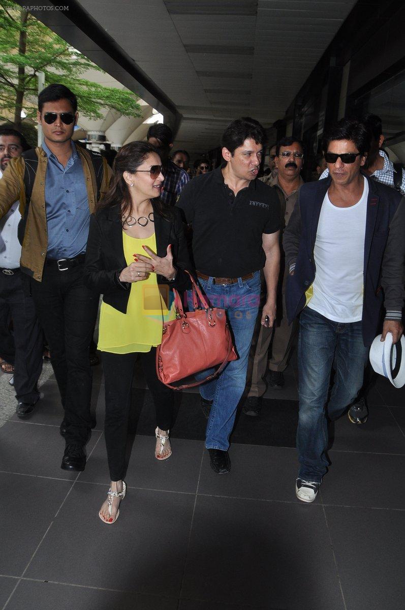 Shahrukh Khan, Madhuri Dixit return from Australia in Mumbai on 11th Oct 2013
