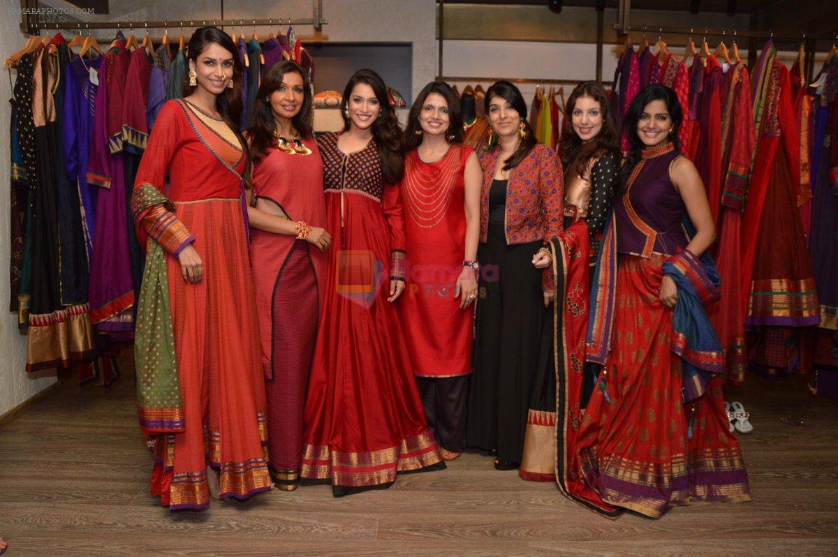 Achala Sachdev, Vishakha Singh, Anisa, Rashmi Nigam at Shruti Sancheti & Priyadarshini preview in Atosa, Mumbai on 11th oct 2013