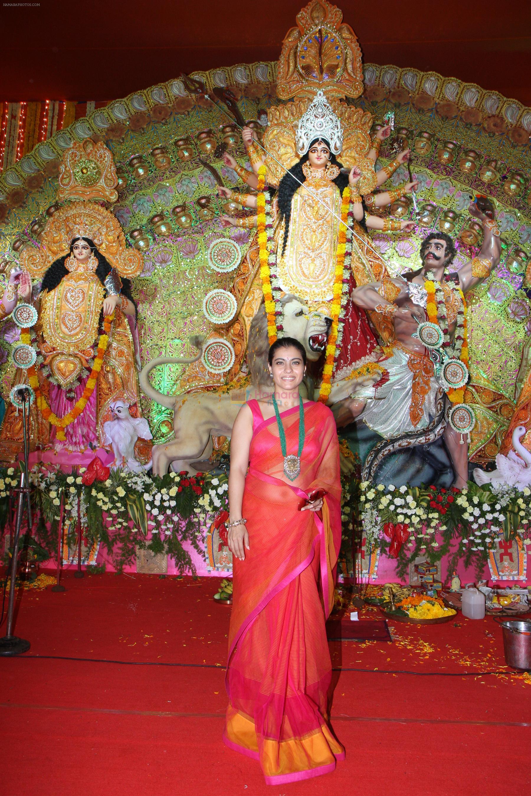 Kajol at Shaptami celebrations at The North Bengal Sarbajanin Durga Puja in Tulip Star, Juhu on 11th Oct 2013