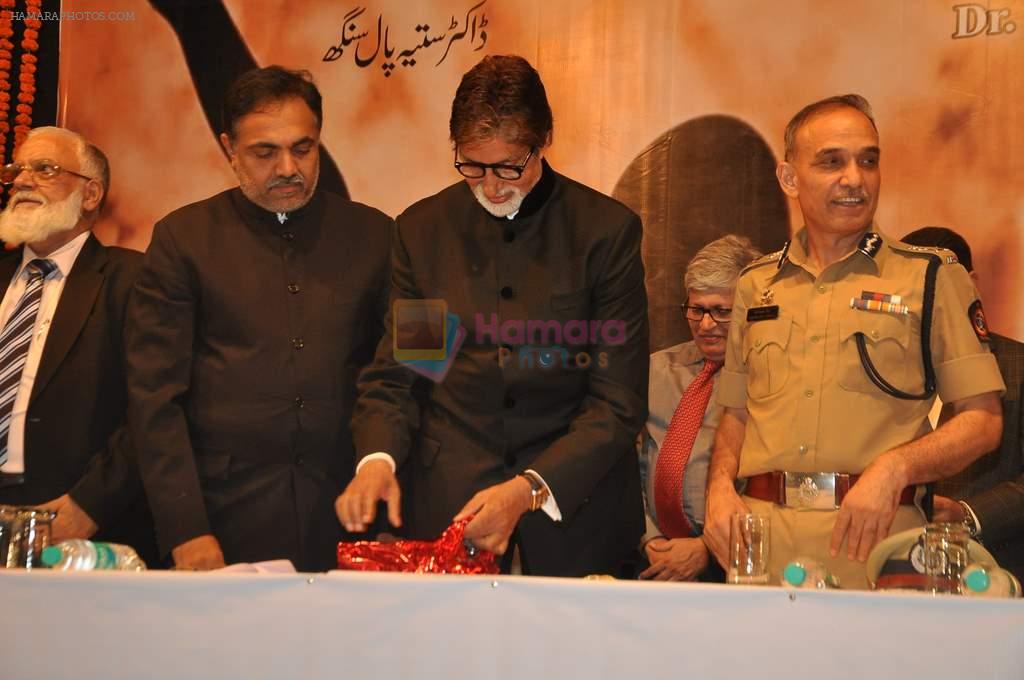 Amitabh Bachchan, Javed Akhtar launches Satya Pal's book in Rangsharda, Mumbai on 14th Oct 2013