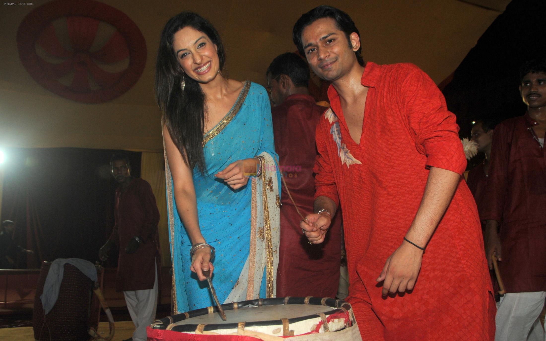 Roman Sen with Tanya Malik at Dussera celebration at Andheri Durgautsav,spearheaded by Krishendu Sen in Mumbai on 13th Oct 2013