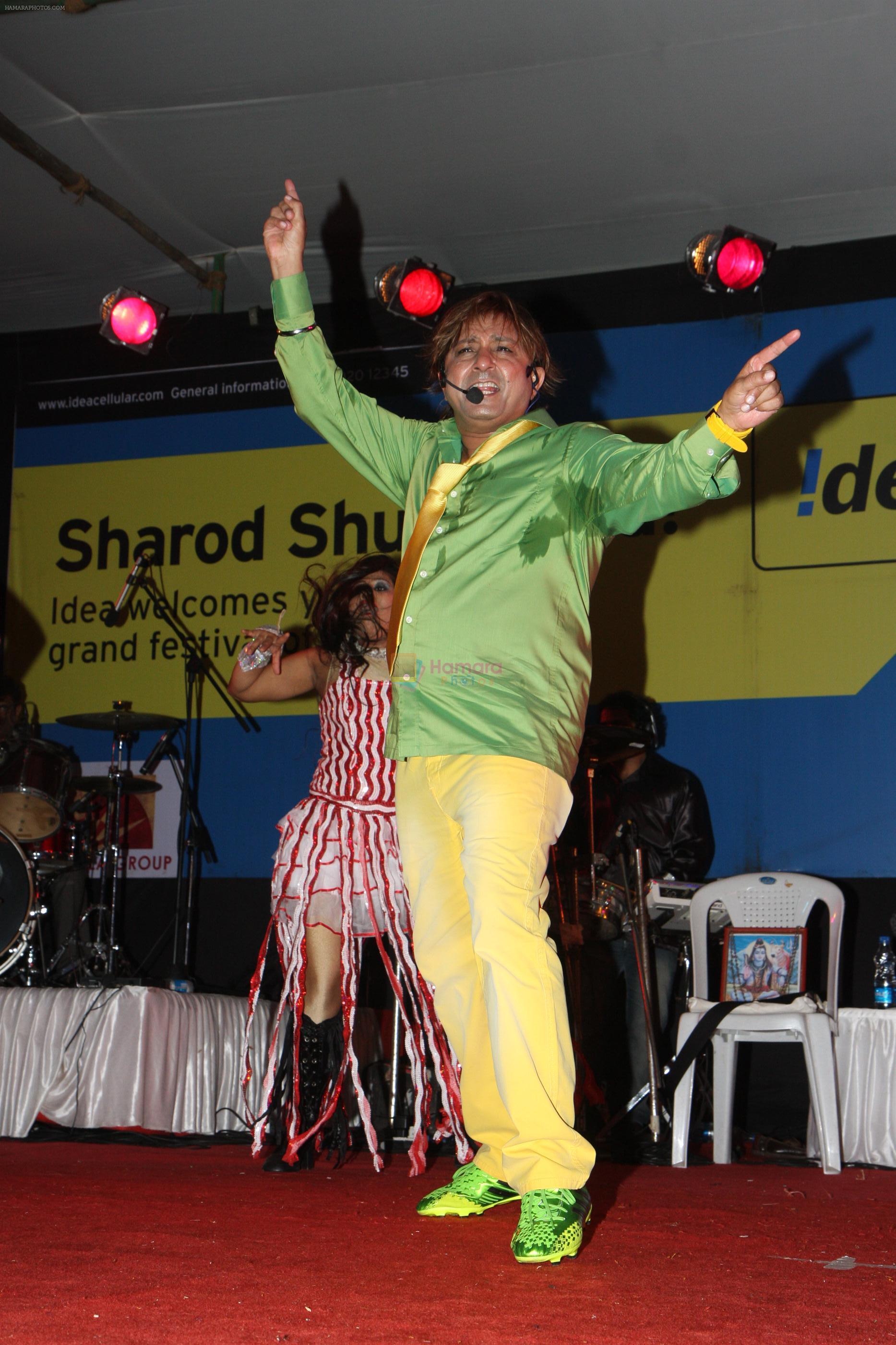 Sukhwinder Singh at North Bombay Sarbojanin Durga Puja Celebrations 2013 in Mumbai on 13th Oct 2013