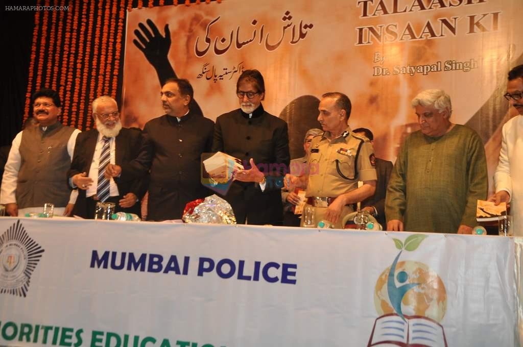 Amitabh Bachchan, Javed Akhtar launches Satya Pal's book in Rangsharda, Mumbai on 14th Oct 2013