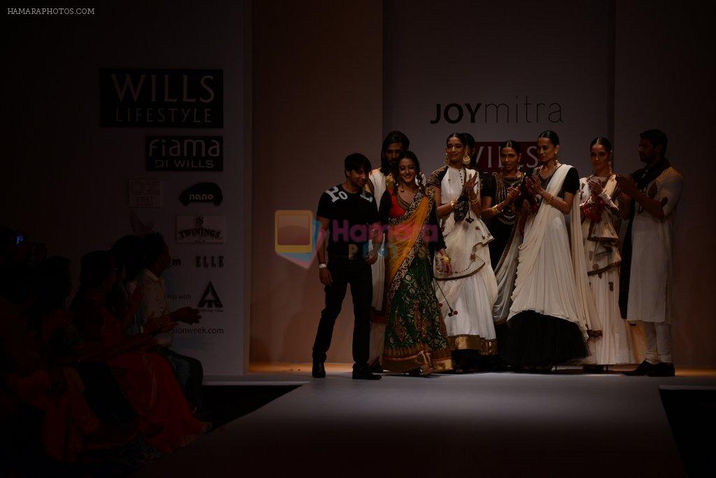 Raima Sen walks for Joy Mitra at Wills day 5 on WIFW 2014 on 13th Oct 2013