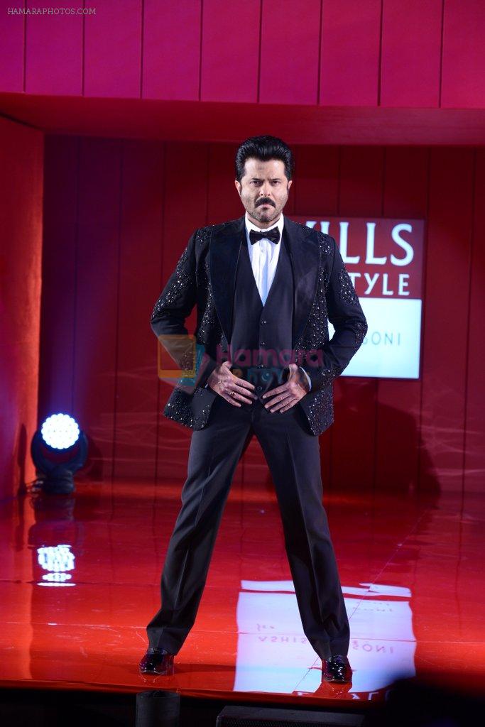 Anil Kapoor walks for Ashish Soni - grand finale at Wills day 5 on WIFW 2014 on 13th Oct 2013