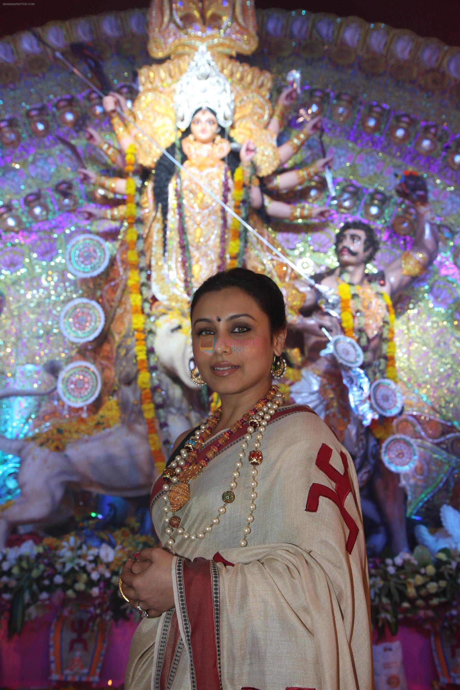 Rani Mukerji at North Bombay Sarbojanin Durga Puja Celebrations 2013 in Mumbai on 13th Oct 2013