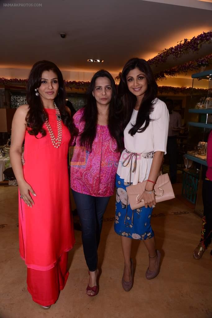 Shilpa Shetty, Raveena Tandon at Raveena Tandon and Roopa Vohra's jewellery line launch in Mumbai on 18th Oct 2013