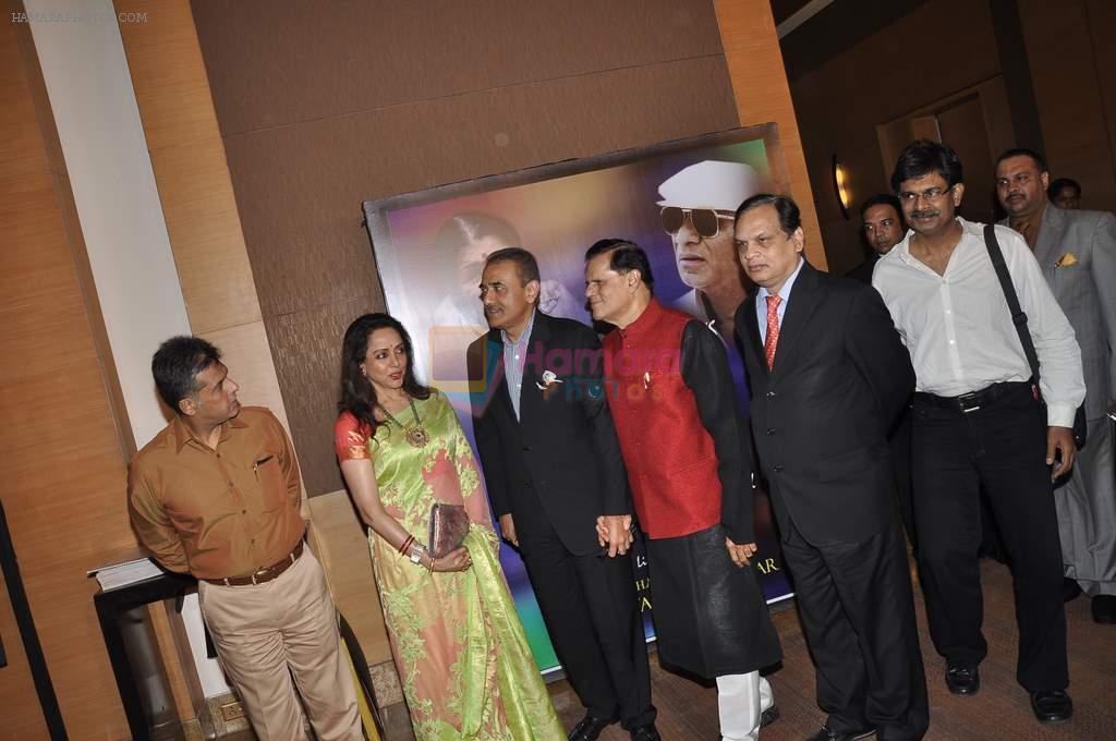 Hema Malini at Yash Chopra Memorial Awards in Mumbai on 19th Oct 2013.