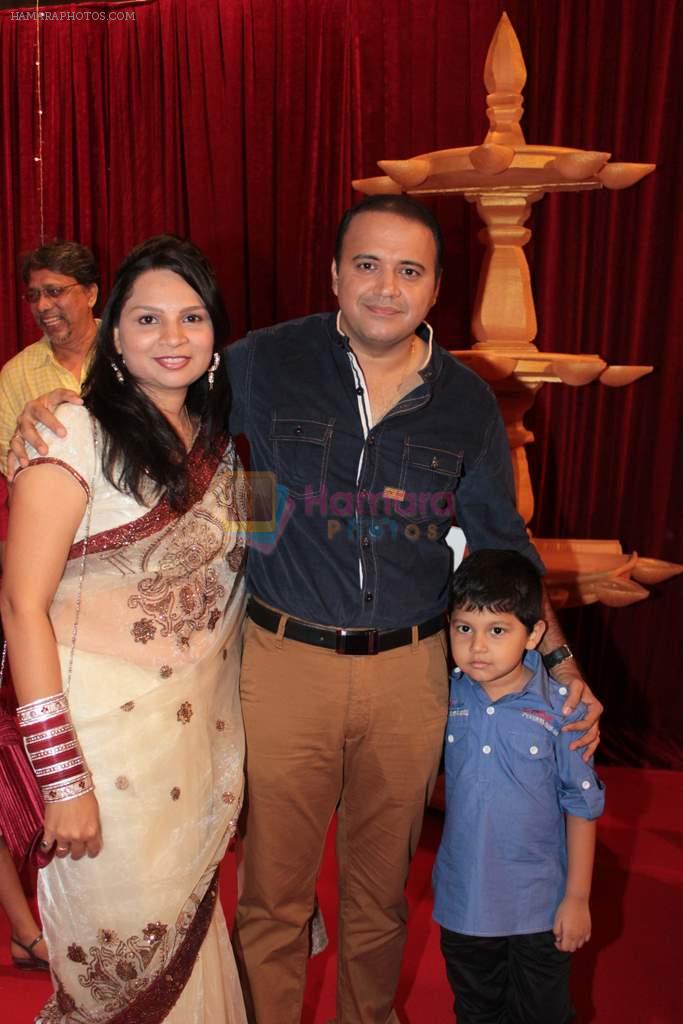 Mandar Chandwarkar with wife and kid at ITA Awards in Mumbai on 23rd Oct 2013