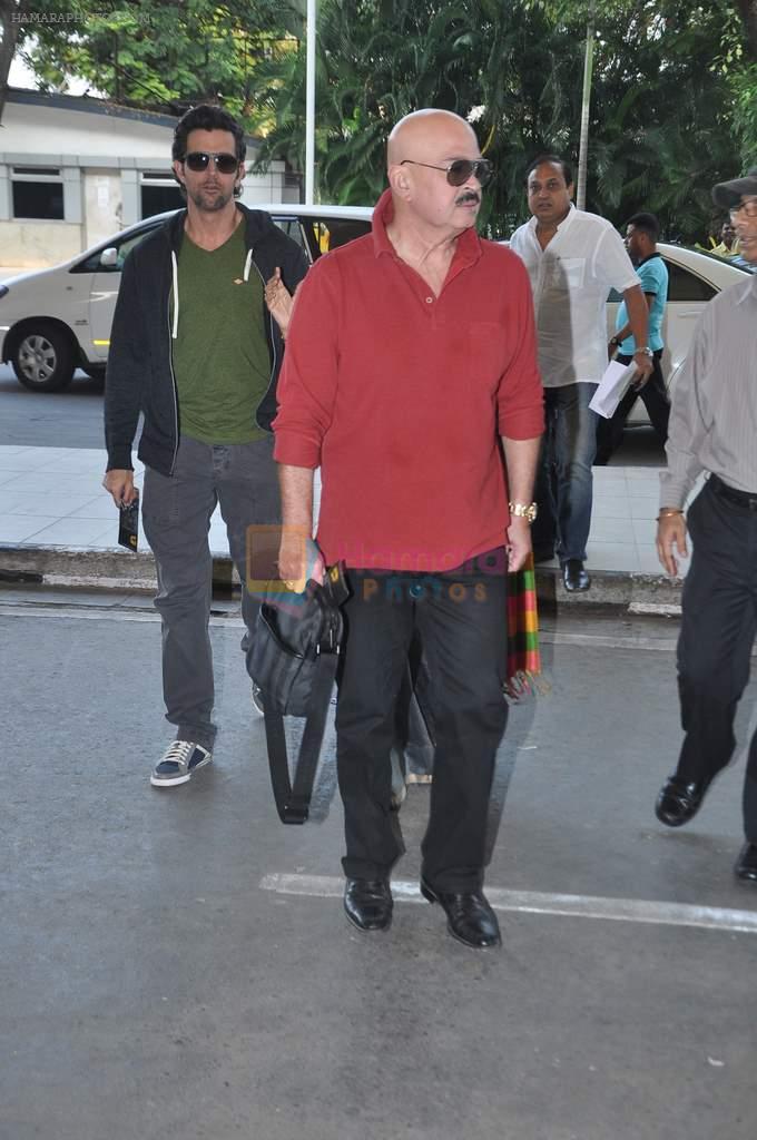 Rakesh Roshan, Hrithik Roshan leave for Delhi to promote Krrish 3 in Mumbai Airport on 22nd Oct 2013