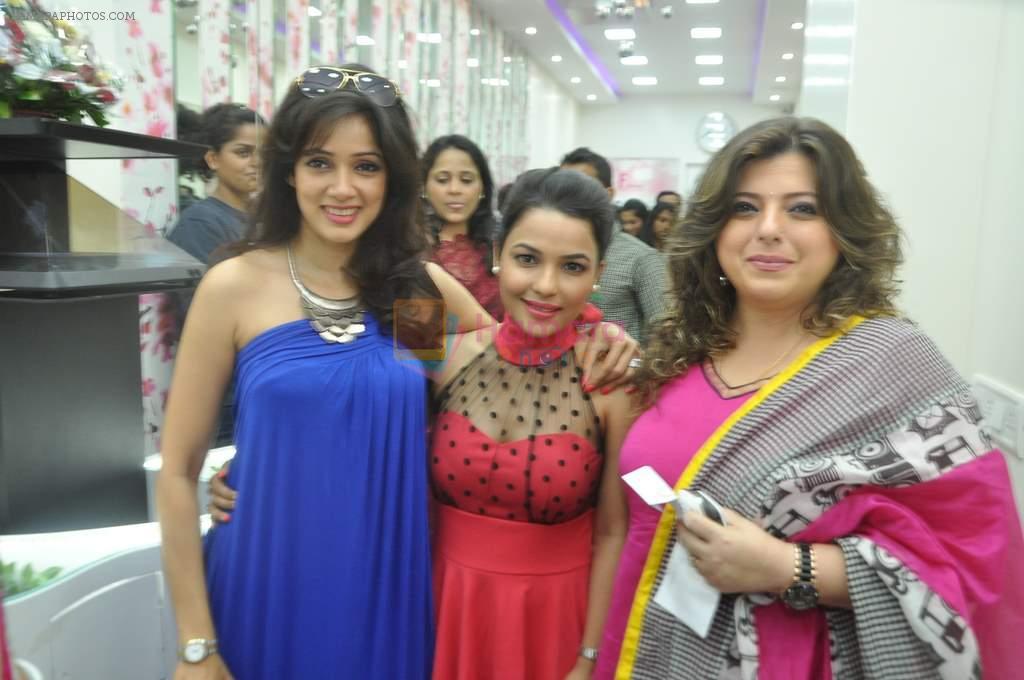 Mugdha Godse at a jewellery store launch in Bandra, Mumbai on 24th Oct 2013