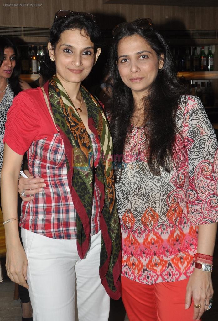 Rajeshwari Badola& Roopa Vohra at Roopa Vohara's birthday bash in Mumbai on 25th Oct 2013