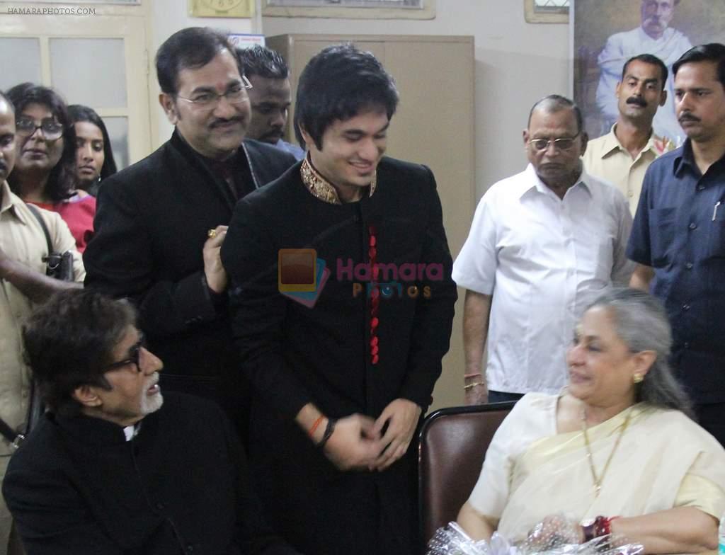 amitabh bahchcan, sudesh bhosle, siddhant bhosle and jaya bachchan at Hridayotsav 71 in Mumbai on 26th Oct 2013