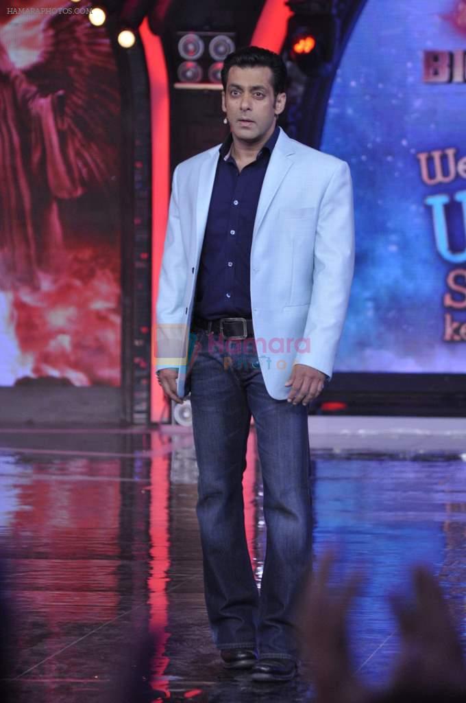 Salman Khan on the sets of Bigg Boss 7 in Mumbai on 26th Oct 2013