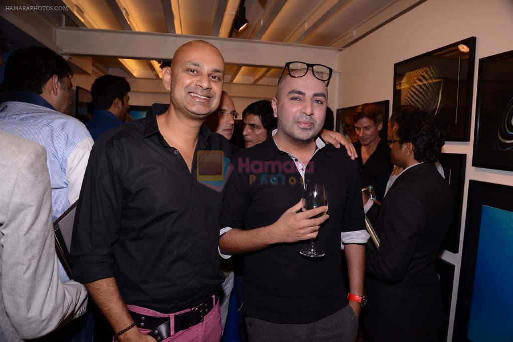 rajeev samant with krsna mehta at Gallery 7 for Sumer Verma exhibition in Mumbai on 26th Oct 2013