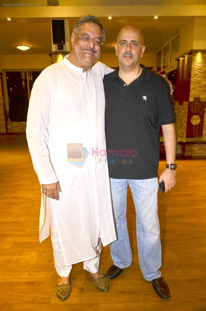 Siddharth Kak at Bharat Dabholkar's play Blame it on Yashraj screening in St Andrews, Mumbai on 27th Oct 2013