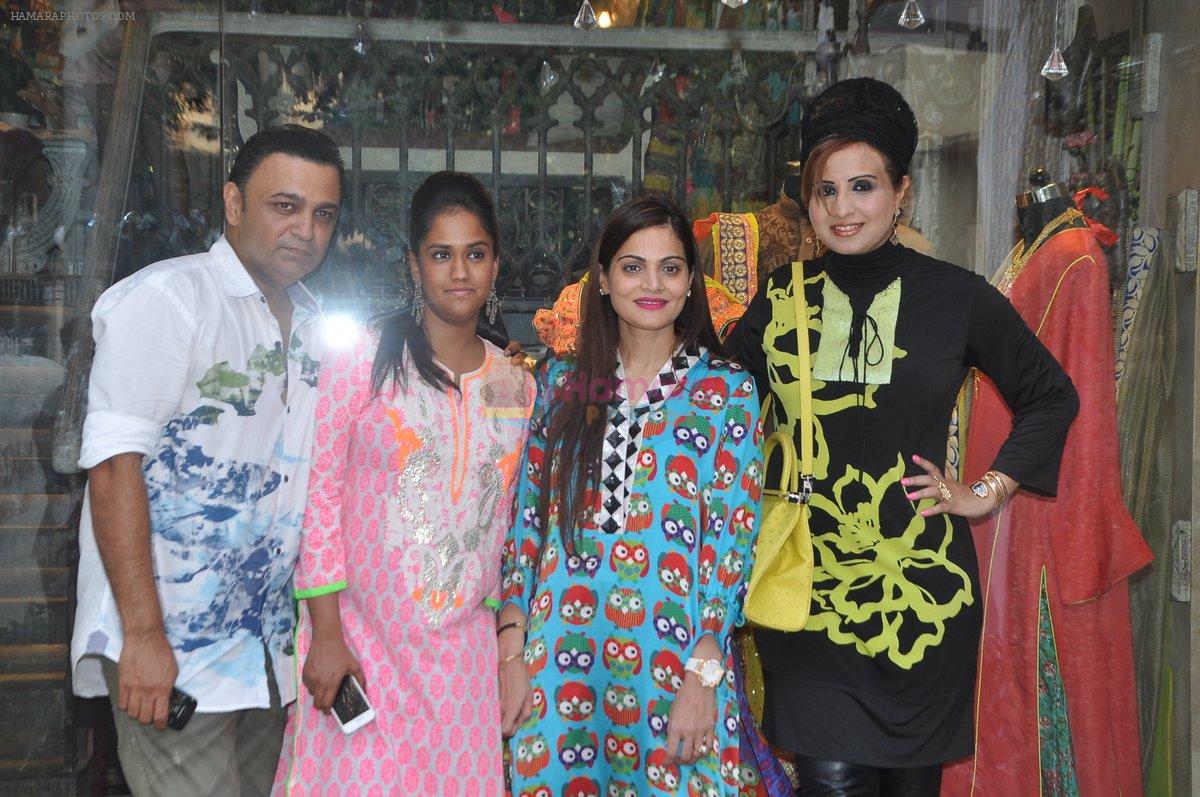 Alvira Khan, Arpita Khan at the Launch of Alvira & Ashley's store Ahakzai in Mumbai on 27th Oct 2013