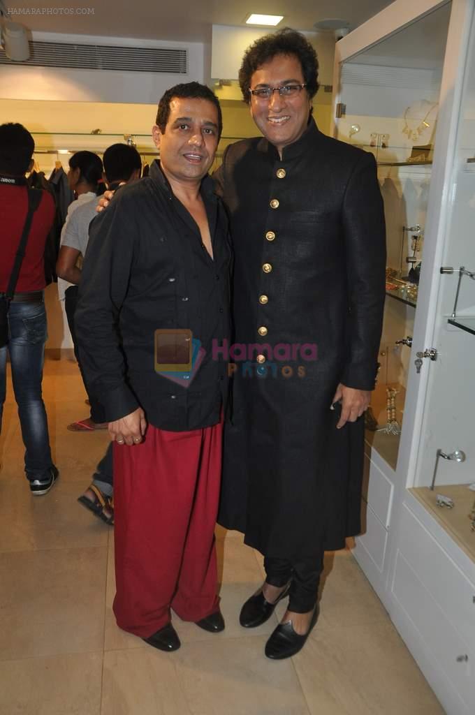 Talat Aziz at Shahid Aamir's collection launch in Juhu, Mumbai on 29th Oct 2013