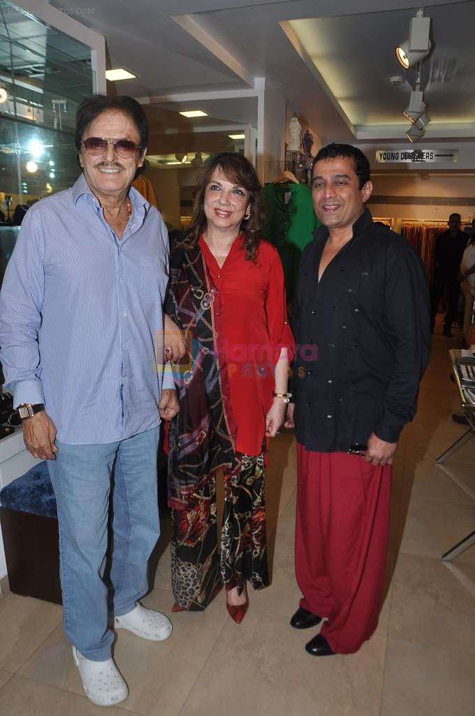 Sanjay Khan, Zarine Khan at Shahid Aamir's collection launch in Juhu, Mumbai on 29th Oct 2013