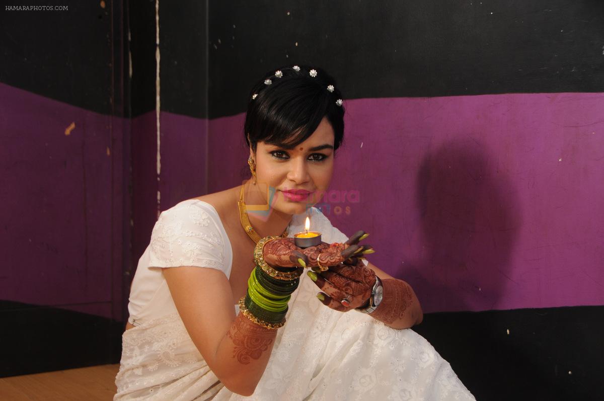 Kavita Verma Diwali shoot in Mumbai on 30th Oct 2013