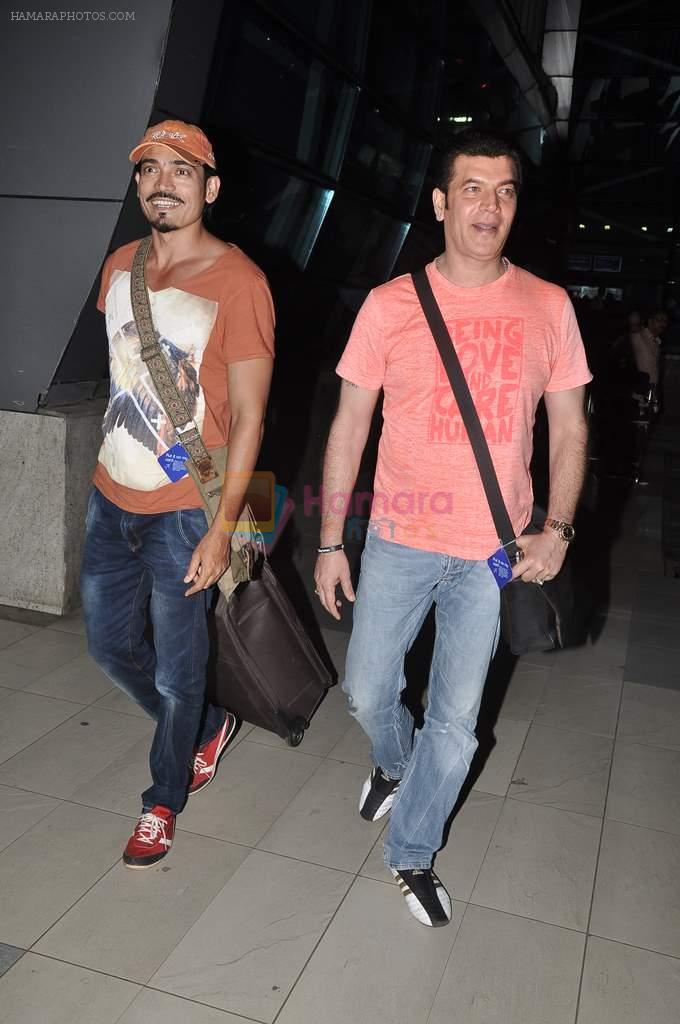 Aditya Pancholi snapped at Airport, Mumbai on 31st Oct 2013