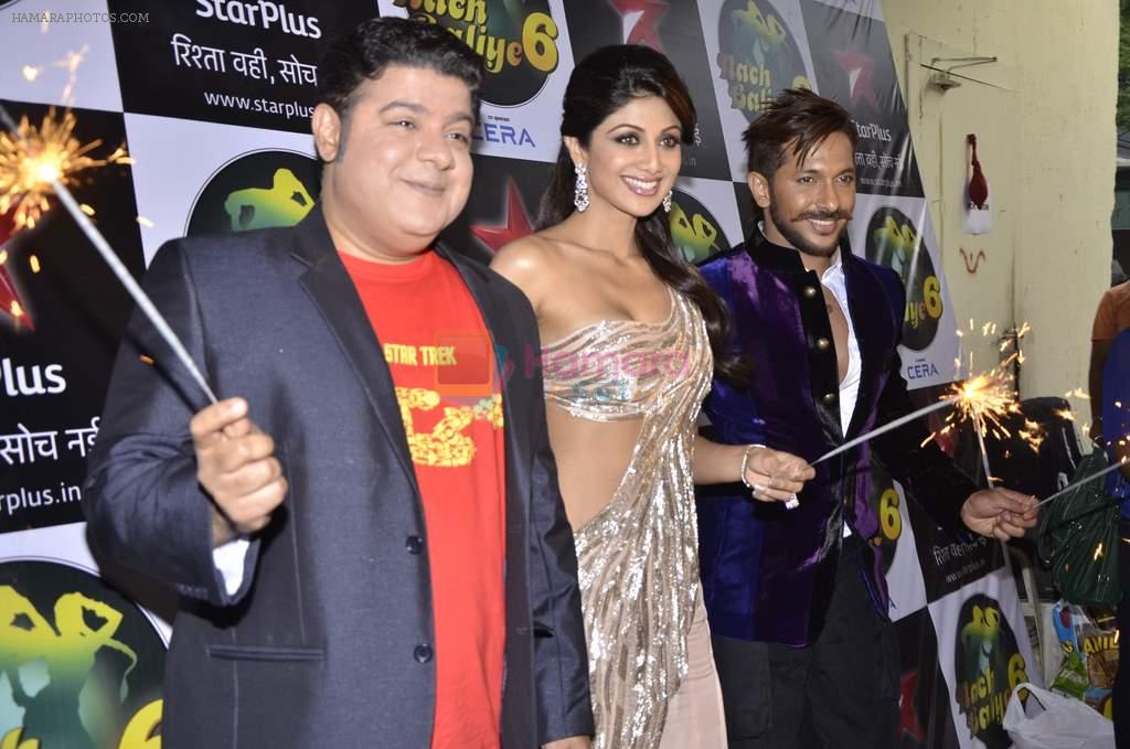 Shilpa Shetty, Sajid Khan, Terence Lewis  at the celebration of Diwali on the sets of Nach Baliye in Filmistan, Mumbai on 31st Oct 2013