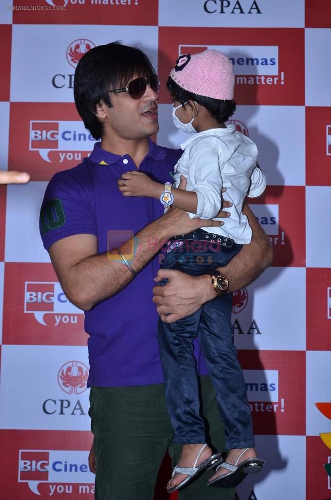 Vivek Oberoi at Big Cinemas Wadala with children from Cancer Patients Aid Association at a spl screening of Krrish 3 in Wadala, Mumbai on 2nd Nov 2013