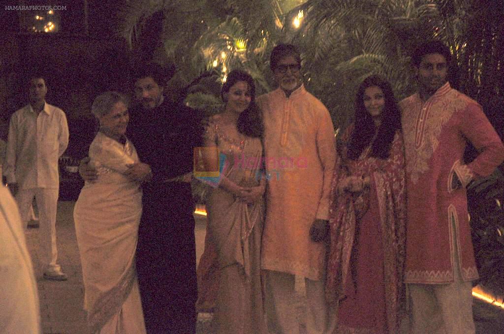 Abhishek Bachchan, Aishwarya Rai Bachchan, Amitabh Bachchan, Jaya Bachchan, Shahrukh Khan,Gauri Khan at Amitabh Bachchan's diwali Bash in Mumbai on 3rd Nov 20