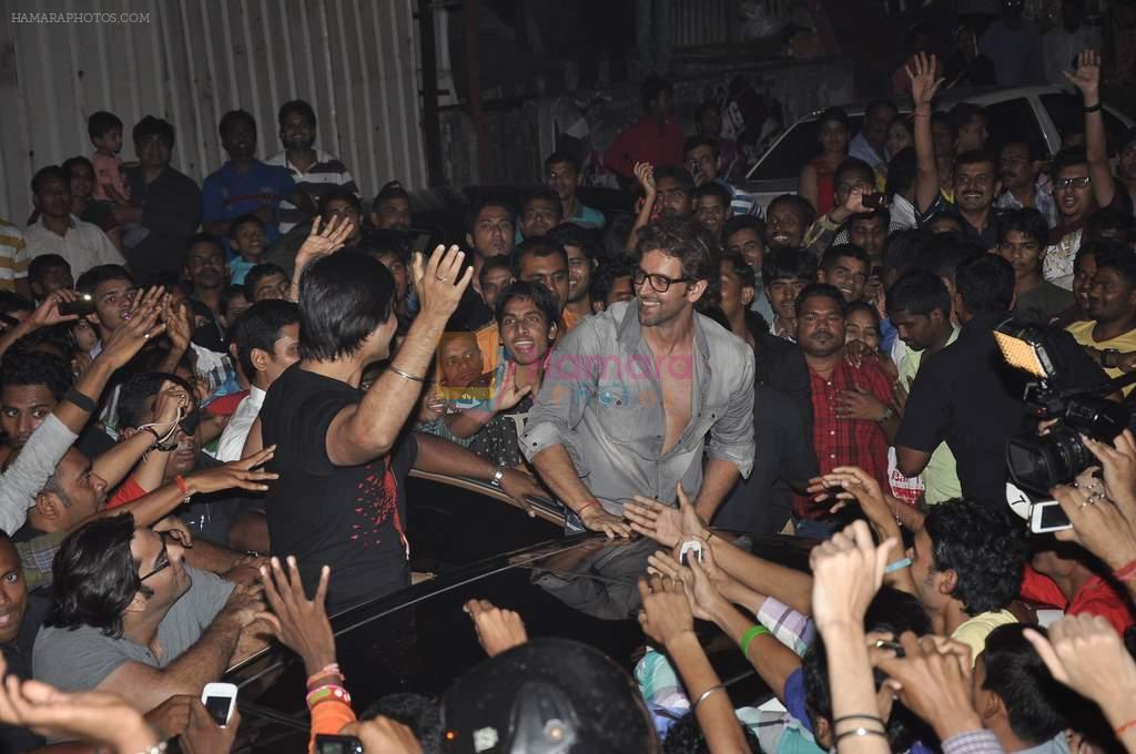 Hrithik Roshan, Vivek Oberoi promote Krrish 3 at Chandan, Mumbai on 4th Nov 2013