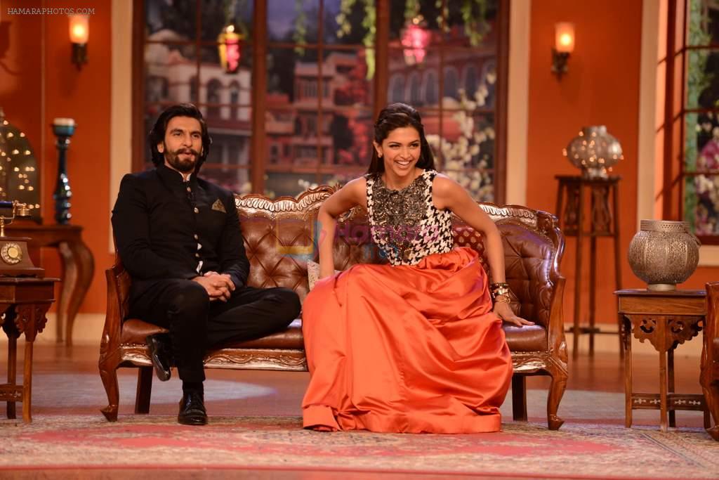 Deepika Padukone, Ranveer Singh on the sets of Comedy Nights with Kapil in Filmcity, Mumbai on 5th Nov 2013