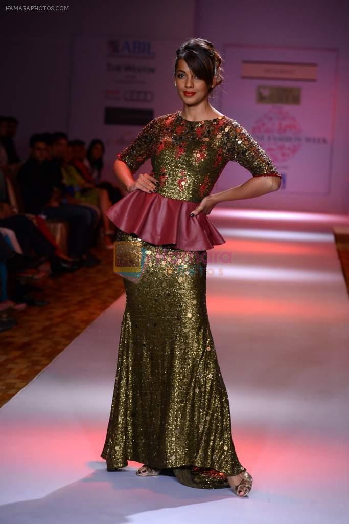 Mugdha Godse walks for Nitya Bajaj Show at ABIL Pune Fashion Week on 9th Nov 2013