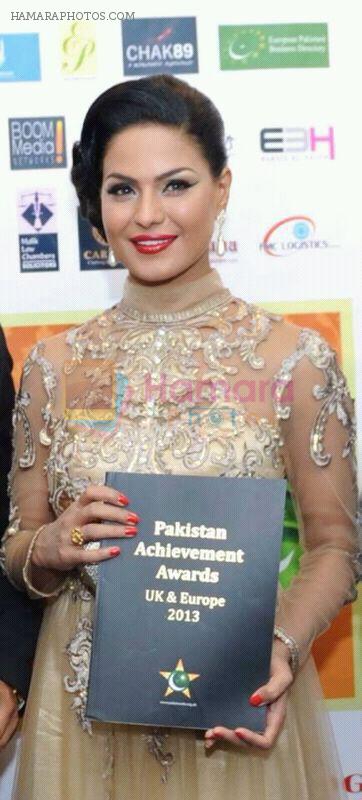 Veena Malik received Pakistan Achievement Award in UK on 10th Nov 2013