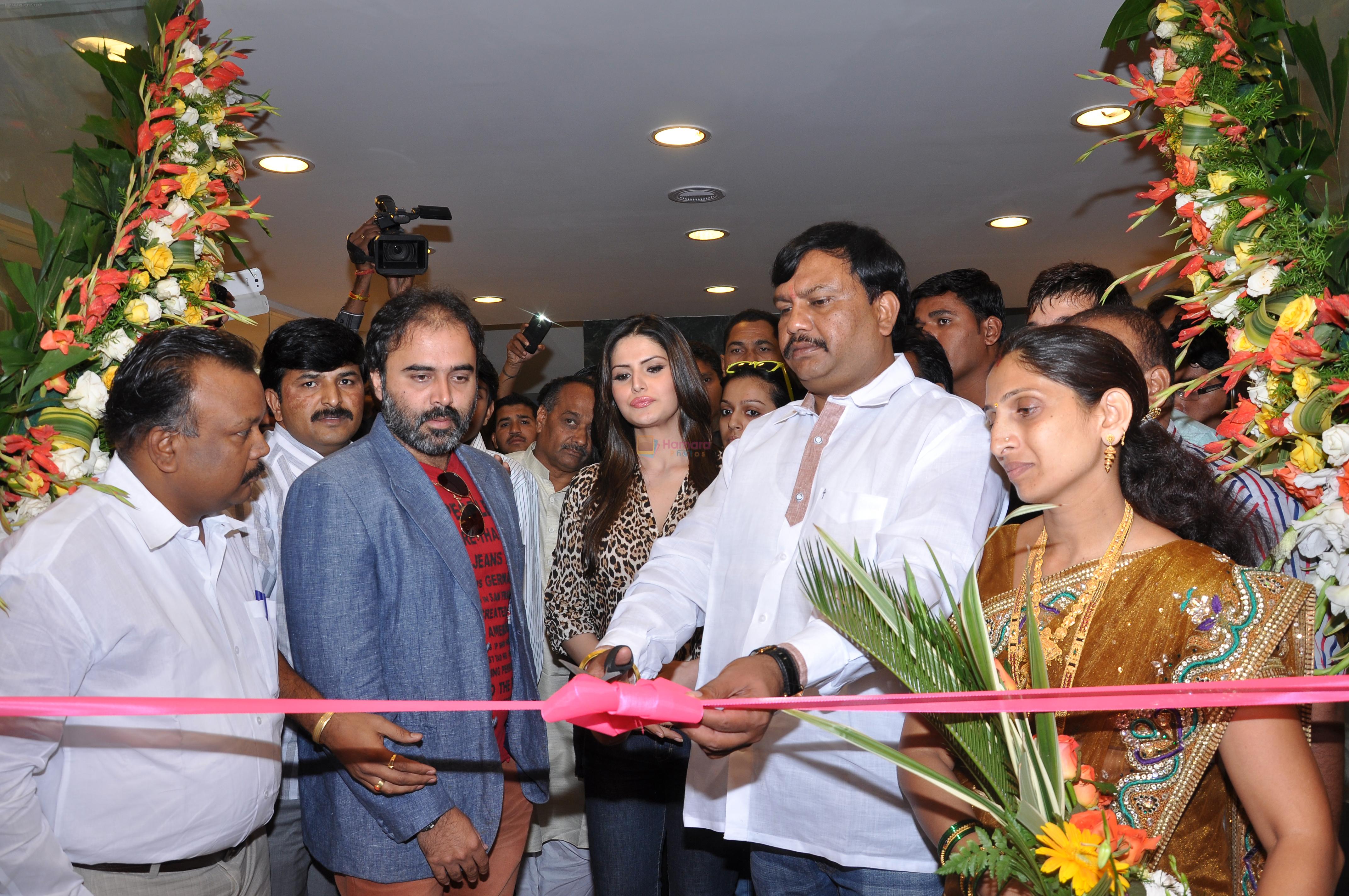 Zarine Khan at the Grand opening of Chhabra 555 store in Chakan on 10th Nov 2013