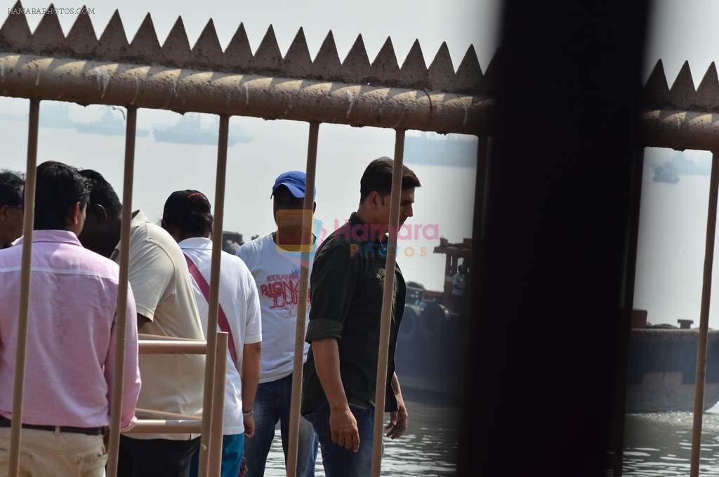 Akshay Kumar snapped on the sets of his new film in Mazgaon, Mumbai on 12th Nov 2013