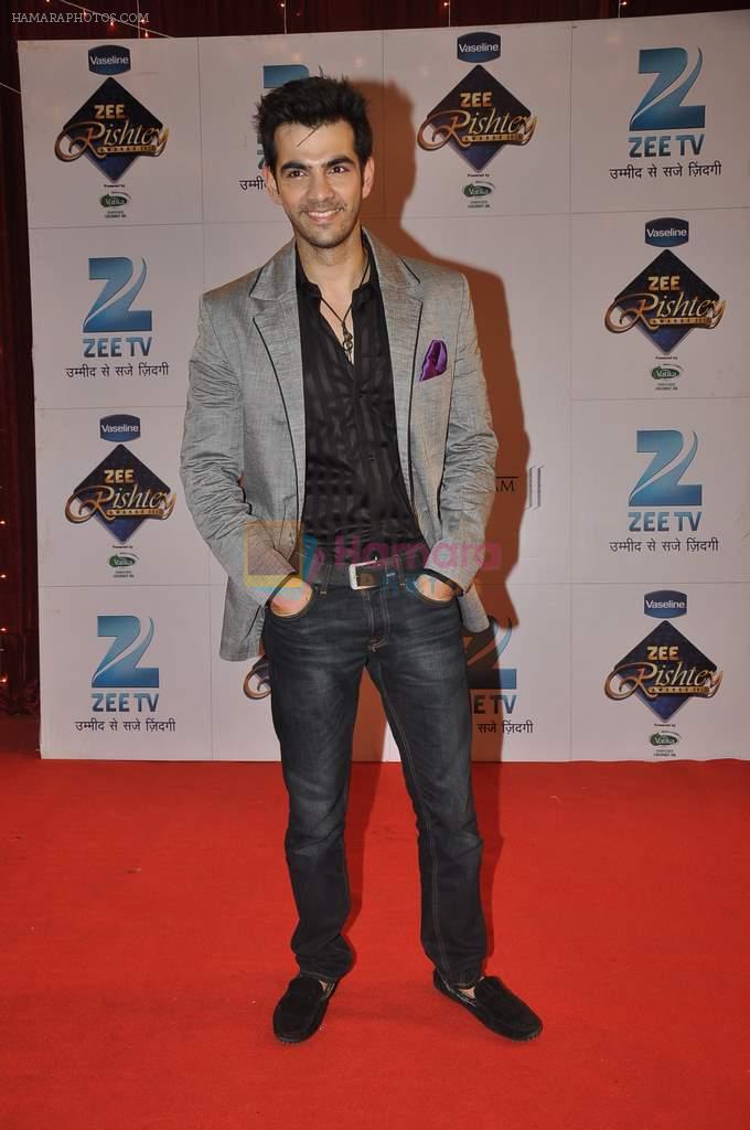 Karan Grover at Zee Rishtey Awards in Andheri Sports Complex, Mumbai on 16th Nov 2013