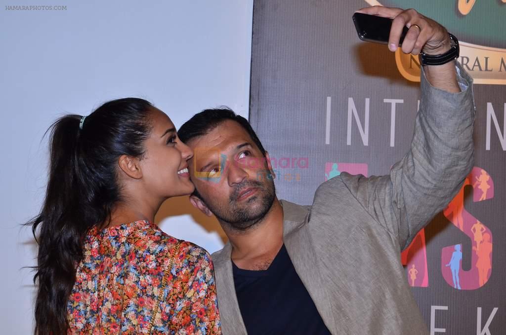 Atul Kasbekar, Lisa Haydon launched a specially developed photography app, Signature Selfie on 16th Nov 2013
