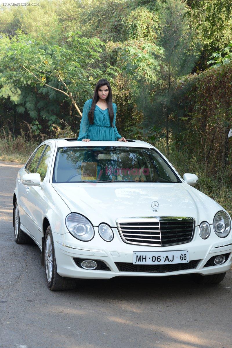 Rekha Rana's shoot in her new car in Mumbai on 19th Nov 2013